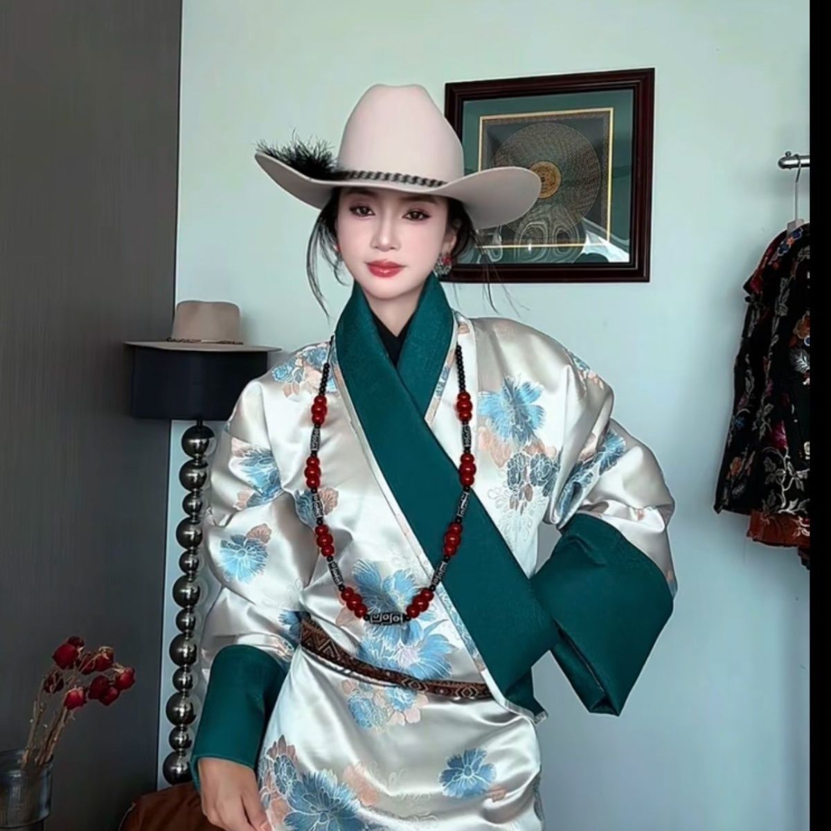 Ethnic Fashion Shoot - 新しい女性用ブータンチベット衣装 カンバチベットスタイル エスニック写真撮影用衣装 チベットスタイル チベットファッション 旅行撮影用