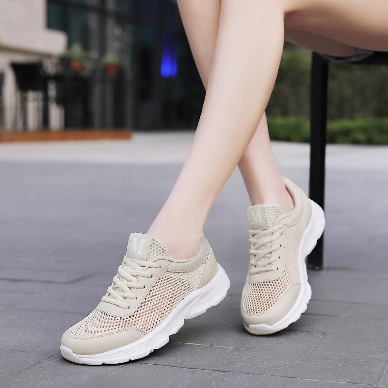 女性用通気性メッシュスニーカー,軽量ランニングシューズ,ベー - Ethnic Luxe Fashion のレビューと価格