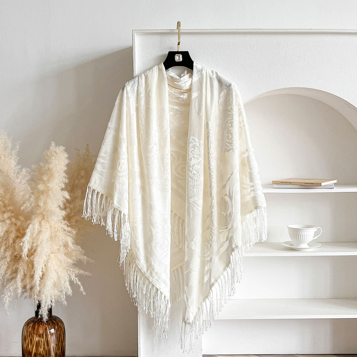 レトロベルベットタッセルスカーフ花柄刺繍暖かいアウターショー - Winter Ethnic Fashion For Women のレビューと価格